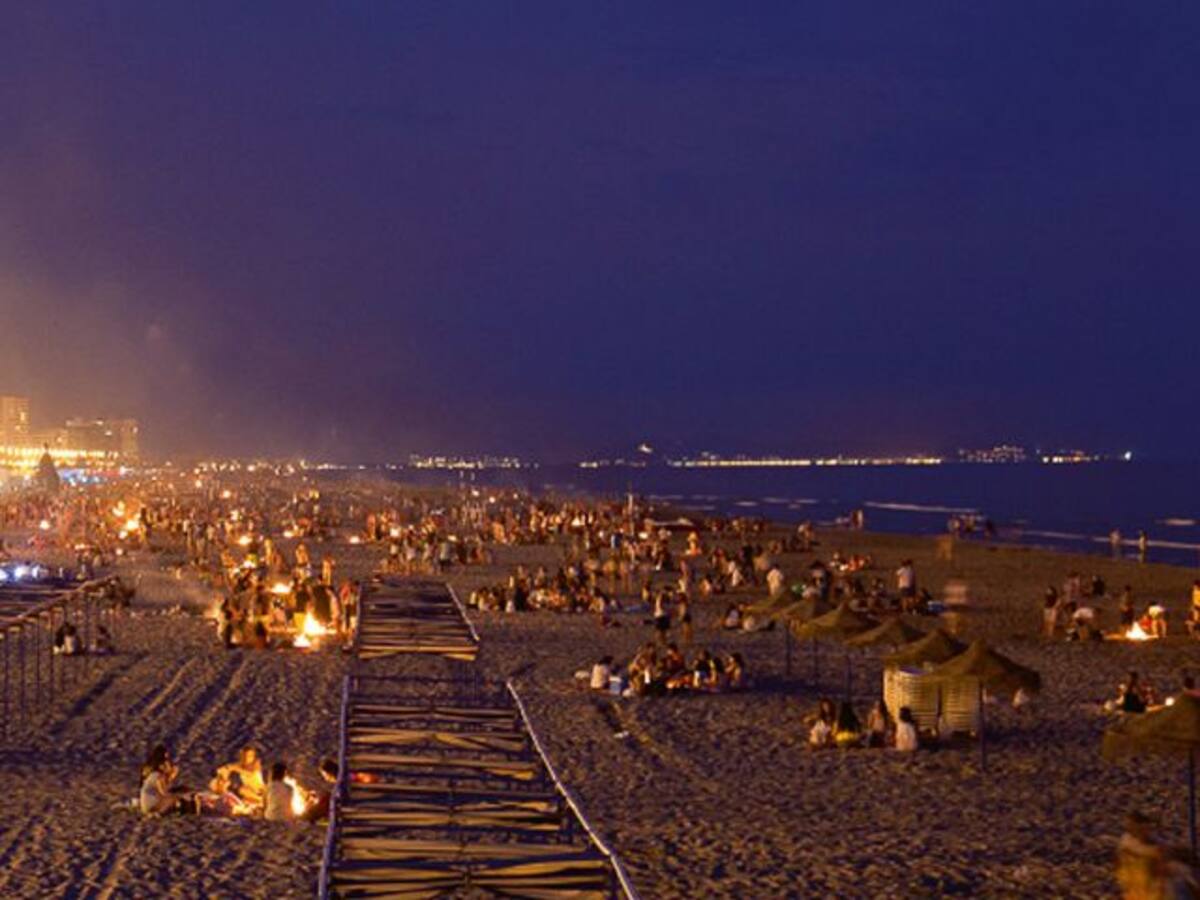 Gandia no permitirá acceder a la playa en la Noche de San Juan y Oliva controlará el aforo por seguridad