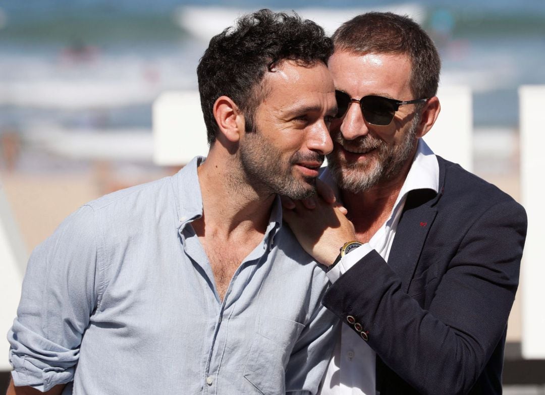 El director Rodrigo Sorogoyen (i) y el actor Antonio de la Torre durante la presentación hoy de &quot;El reino&quot;, que compite en la sección oficial de la 66 edición del Festival Internacional de Cine de San Sebastián