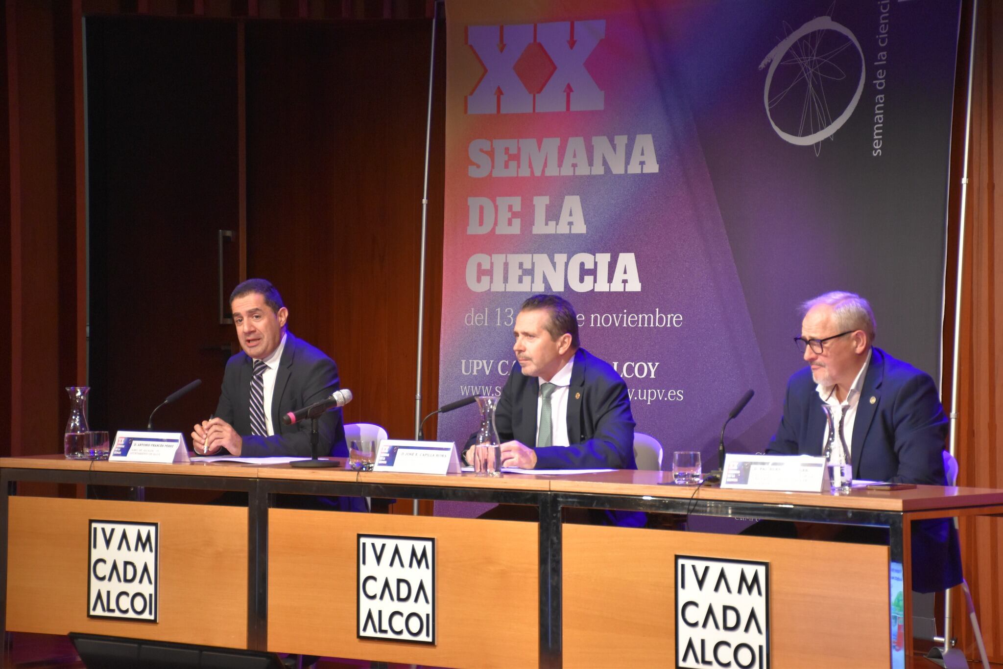 Antonio Francés, José E. Capilla y Pau Bernabeu en la jornada inaugural de la XX Setmana de la Ciència de Alcoy