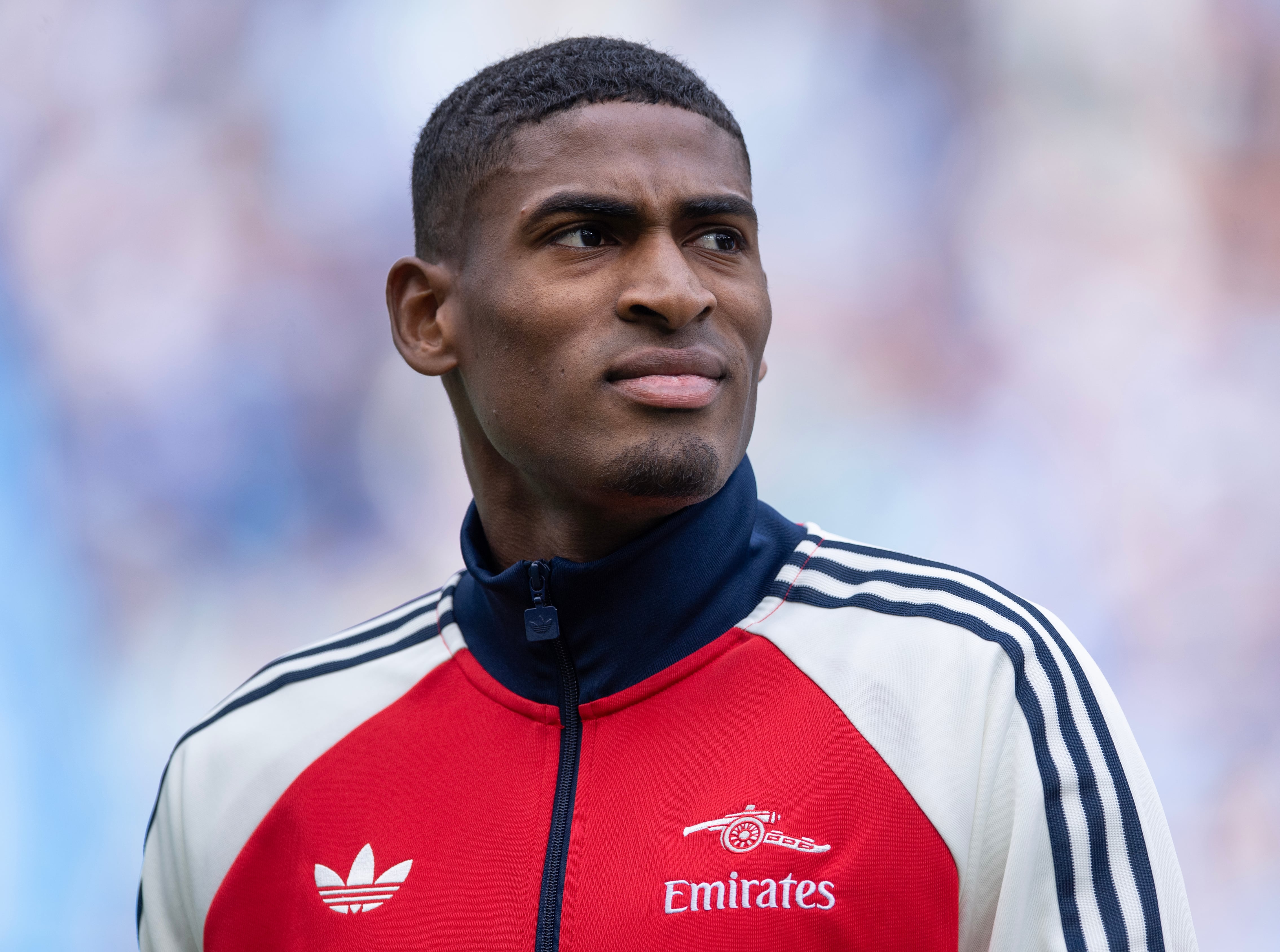 Cristhian Mosquera en el partido de la Premier League entre el Arsenal y el Manchester City