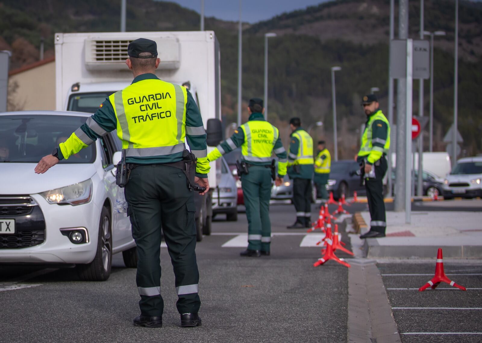 Imagen de archivo de un control conformado por operativos de la Guardia Civil de Tráfico