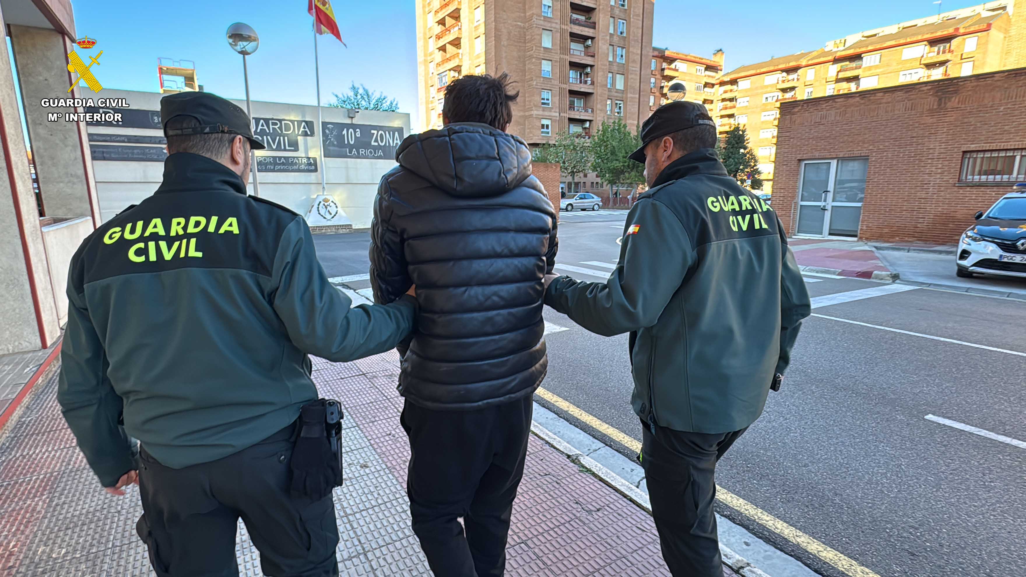 Detenido un kamikaze en la AP-68 que condujo 52 kilómetros en sentido contrario