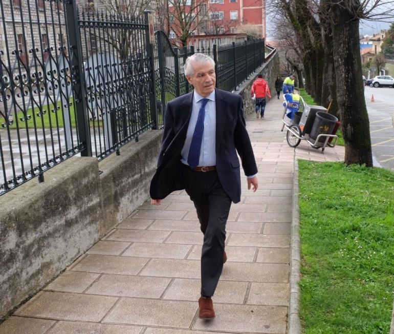 Francisco Pernía llegando al juzgado