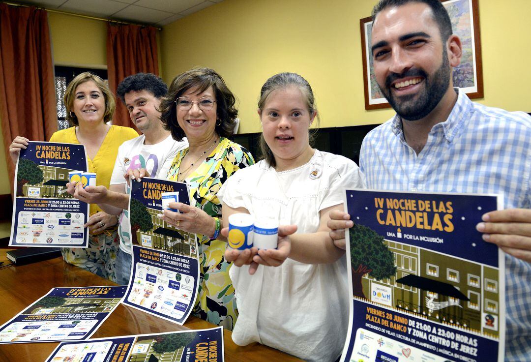 Representantes de Down Jerez Aspanido en la presentación de la IV Noche de las Candelas