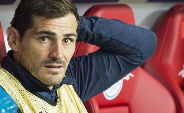 Iker Casillas, en el banquillo del Oporto.