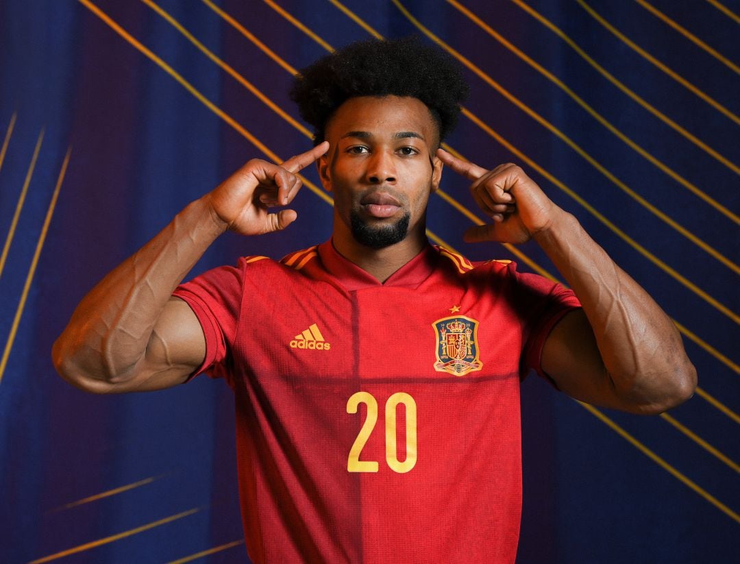 Adama Traoré con la camiseta de la selección española