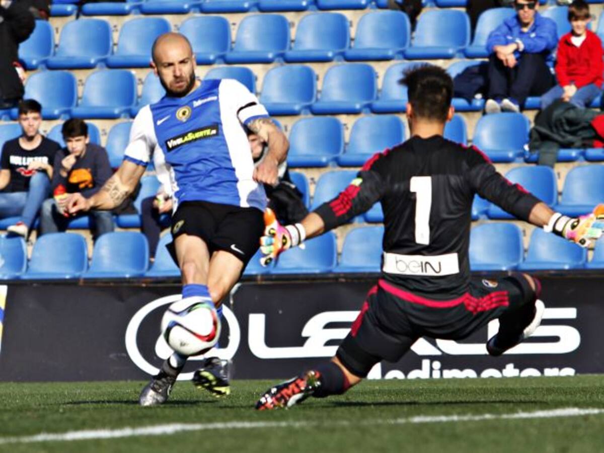El Hércules vence (1-0) al Atlético Levante con un golazo de Chechu Flores