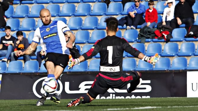 Chechu antes de marcar un gol en el Rico Pérez