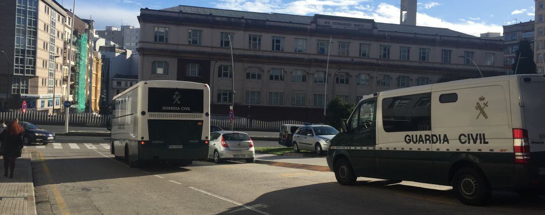 Guardia Civil a las puertas de los juzgados de A Coruña