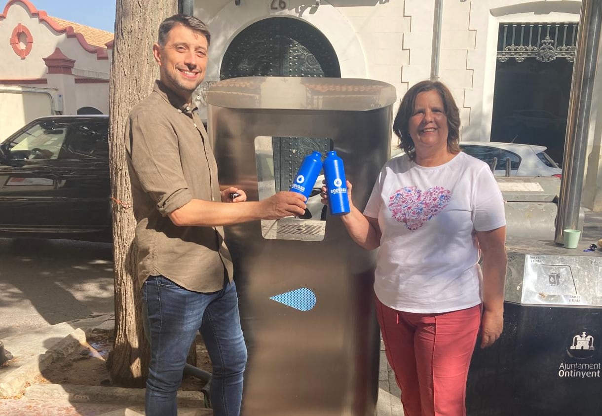 Instal·lació de la font a la plaça de la Concepció