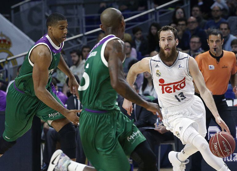 Hendrix y Smith intentan frenar a Sergio Rodríguez