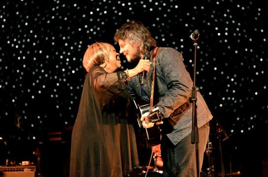 Mavis Staples y Jeff Tweedy durante el concierto que conmemoró los 75 años de Mavis Staples