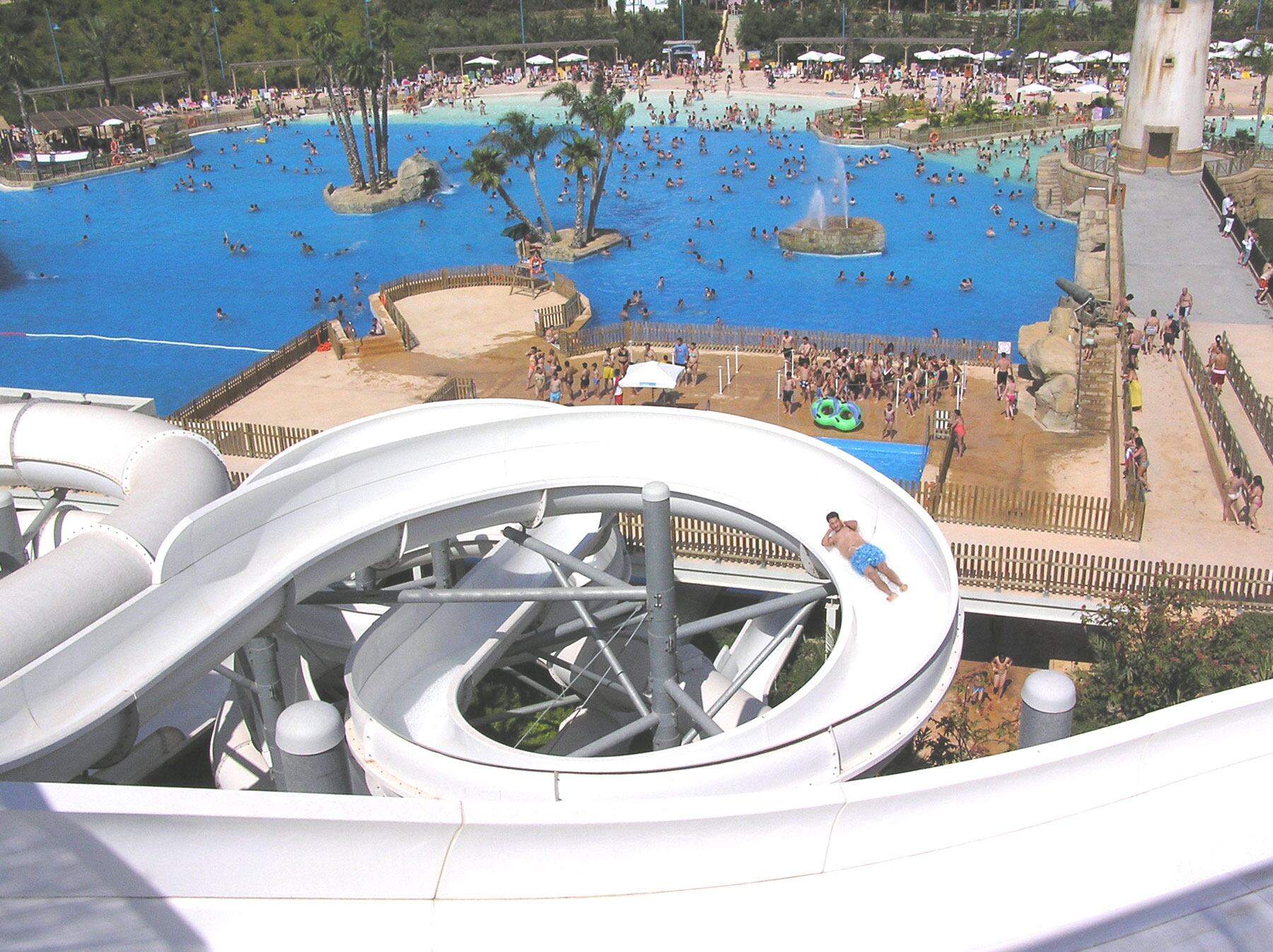 Imagen general desde una de las atracciones del parque acuático Aqua Natura