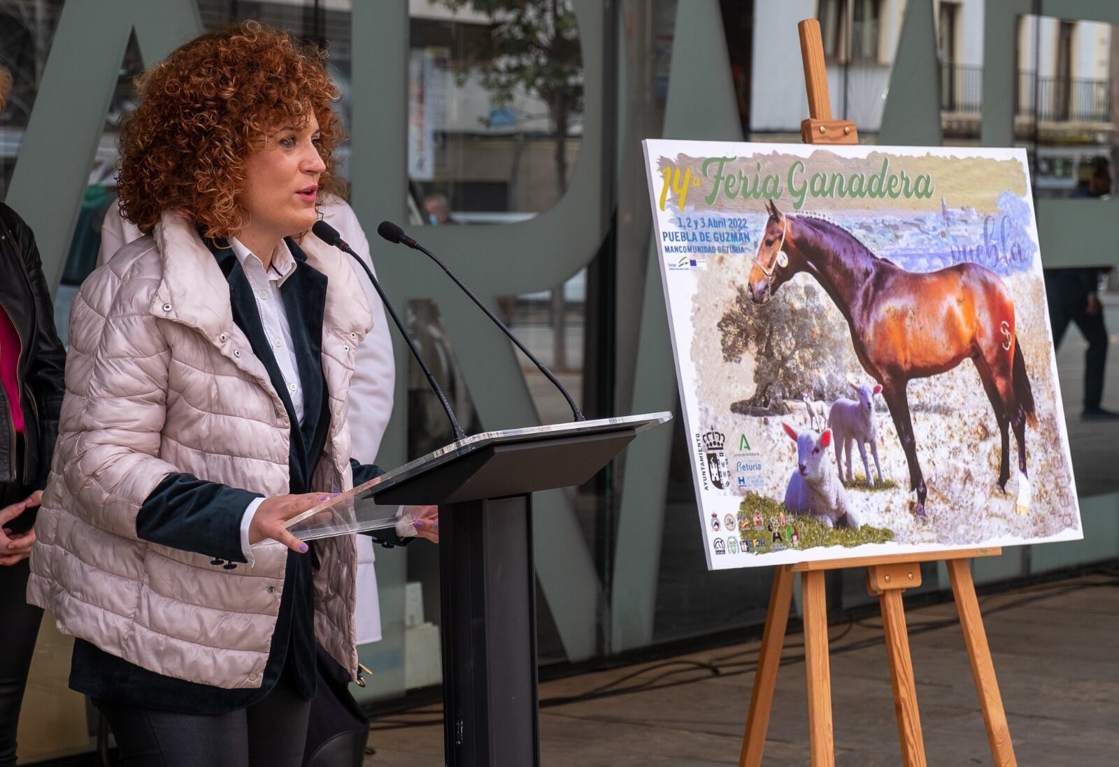 María Eugenia Limón, durante la presentación de la Feria Ganadera de Puebla de Guzmán a las puertas del Mercado del Carmen, en Huelva. 