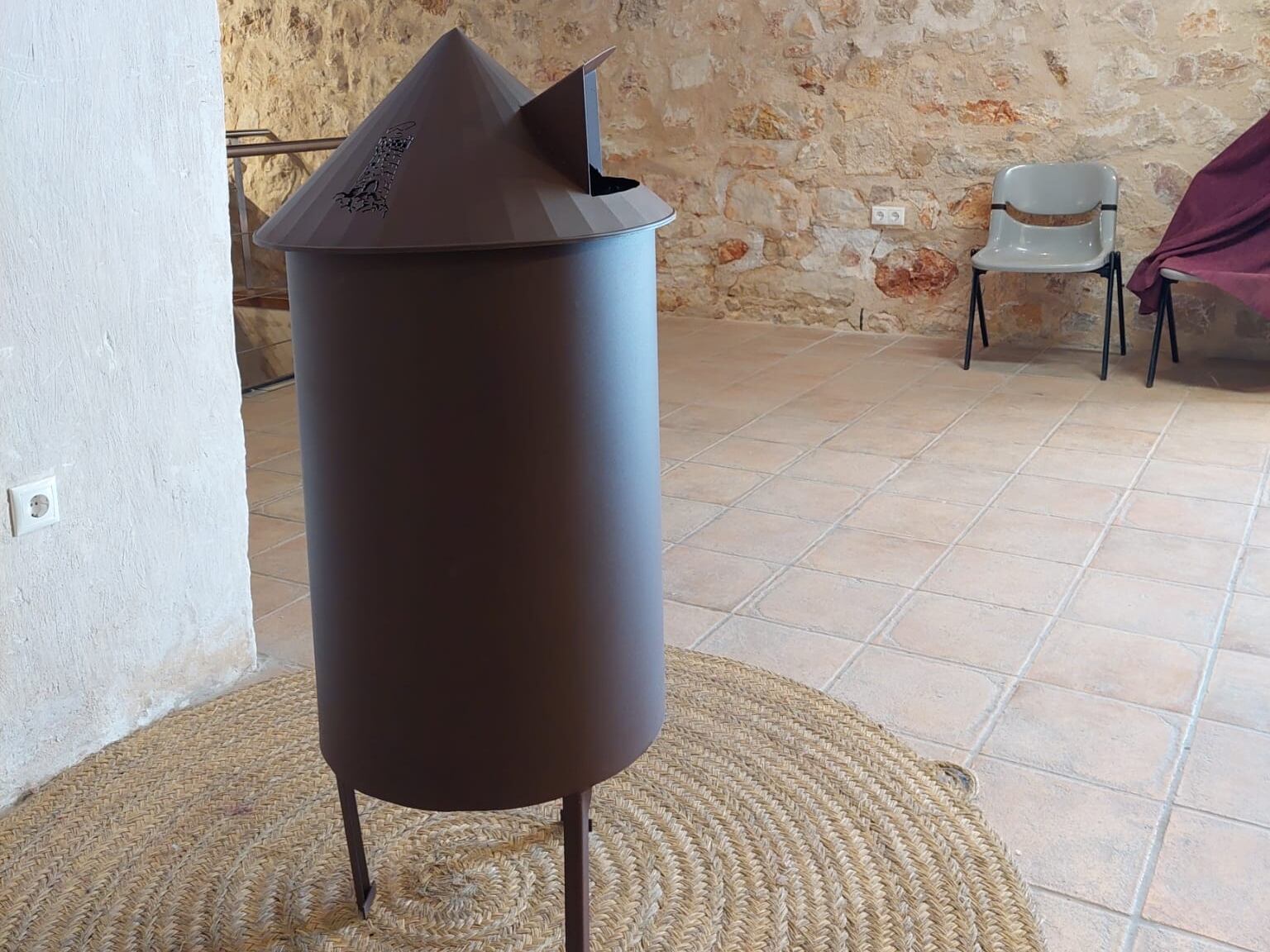 Nuevas papeleras en la Sierra de los Molinos de Mota del Cuervo