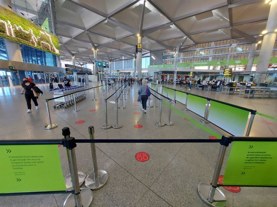 Viajeros en el aeropuerto