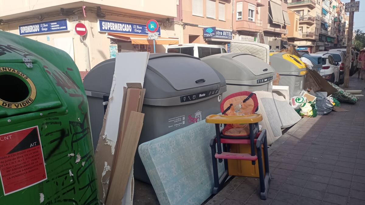 Vecinos y comerciantes alertan de los problemas de limpieza generalizados en Alicante