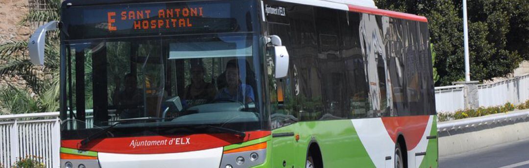 Autocar del servicio público de transporte urbano de Elche