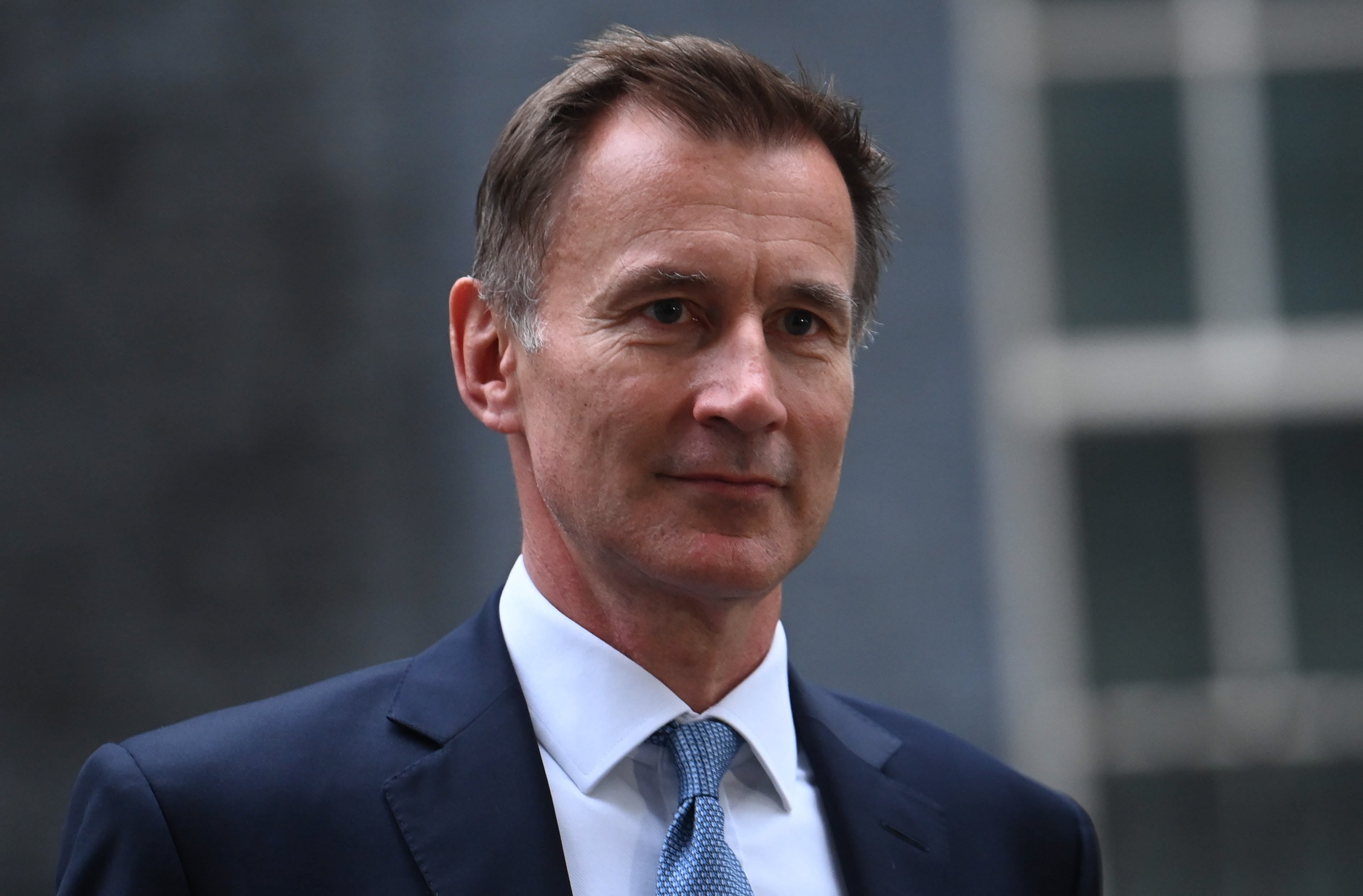 Jeremy Hunt, ministro de Finanzas británico, a las puertas del número de 10 de Downing Street.