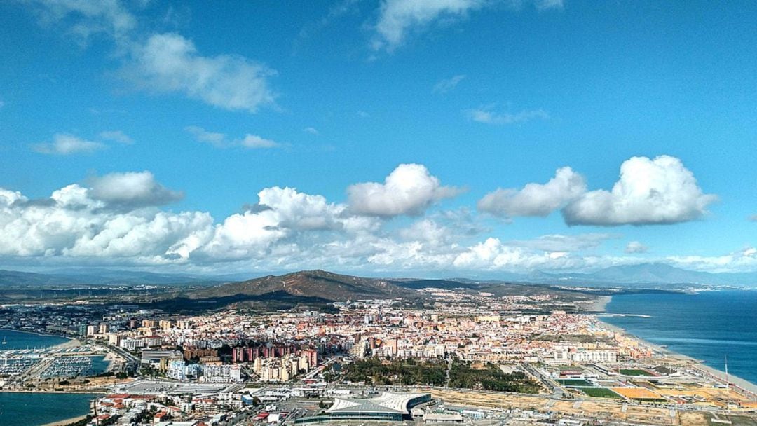 Vistas de La Linea desde lo alto de Gibraltar