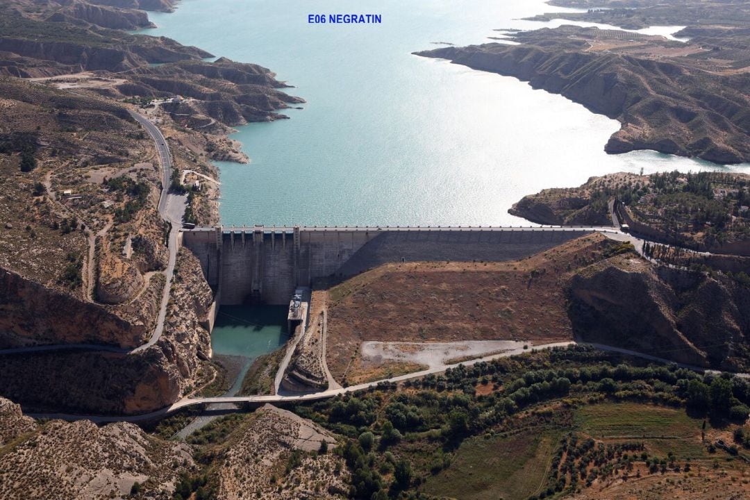 Presa del Negratín en Granada.