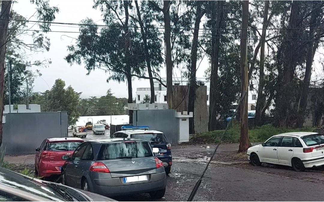 La Policía ha impedido el acceso a la prensa para poder fotografiar lo que ocurre en el interior del campamento