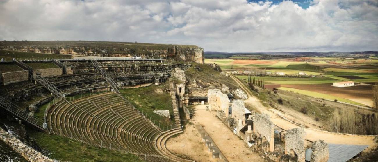 El teatro de la ciudad romana de Clunia acoge representaciones teatrales desde hace 20 años