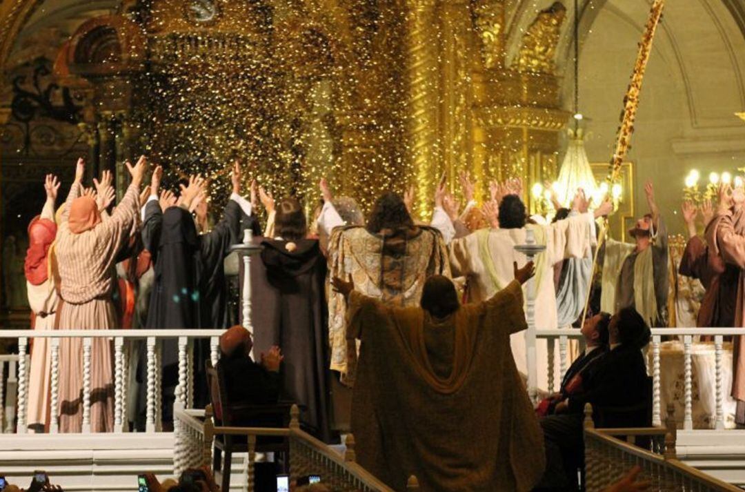 Momento de las coronación en el Misteri