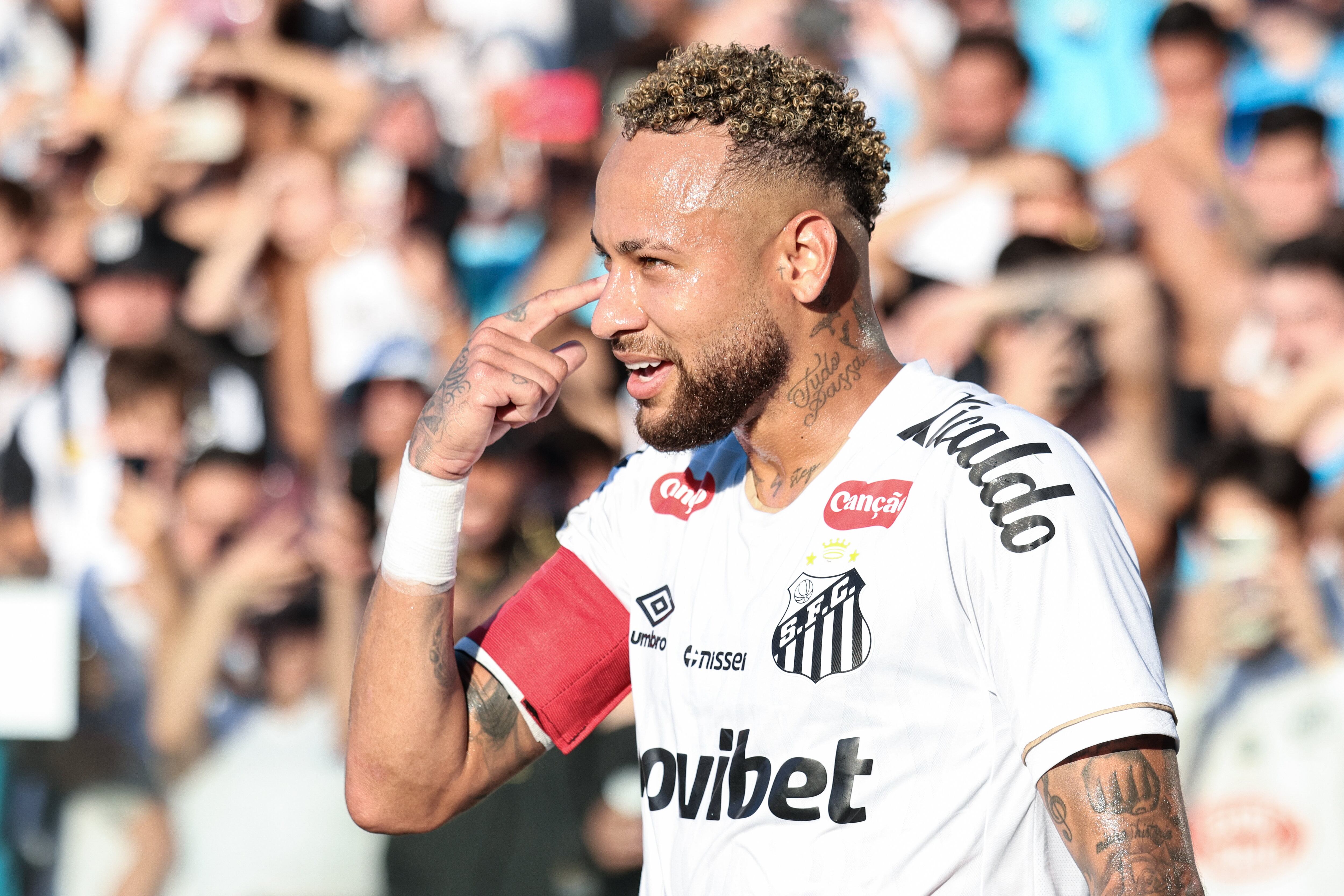 Neymar durante los partidos de Brasileirao 2026 entre el Santos y el Fluminense