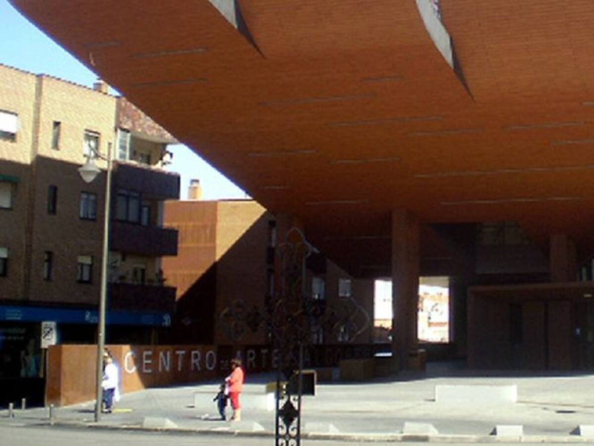 Los trabajadores de Cultura de Alcobendas; "están pagando las deudas de un empresario con mi sueldo"