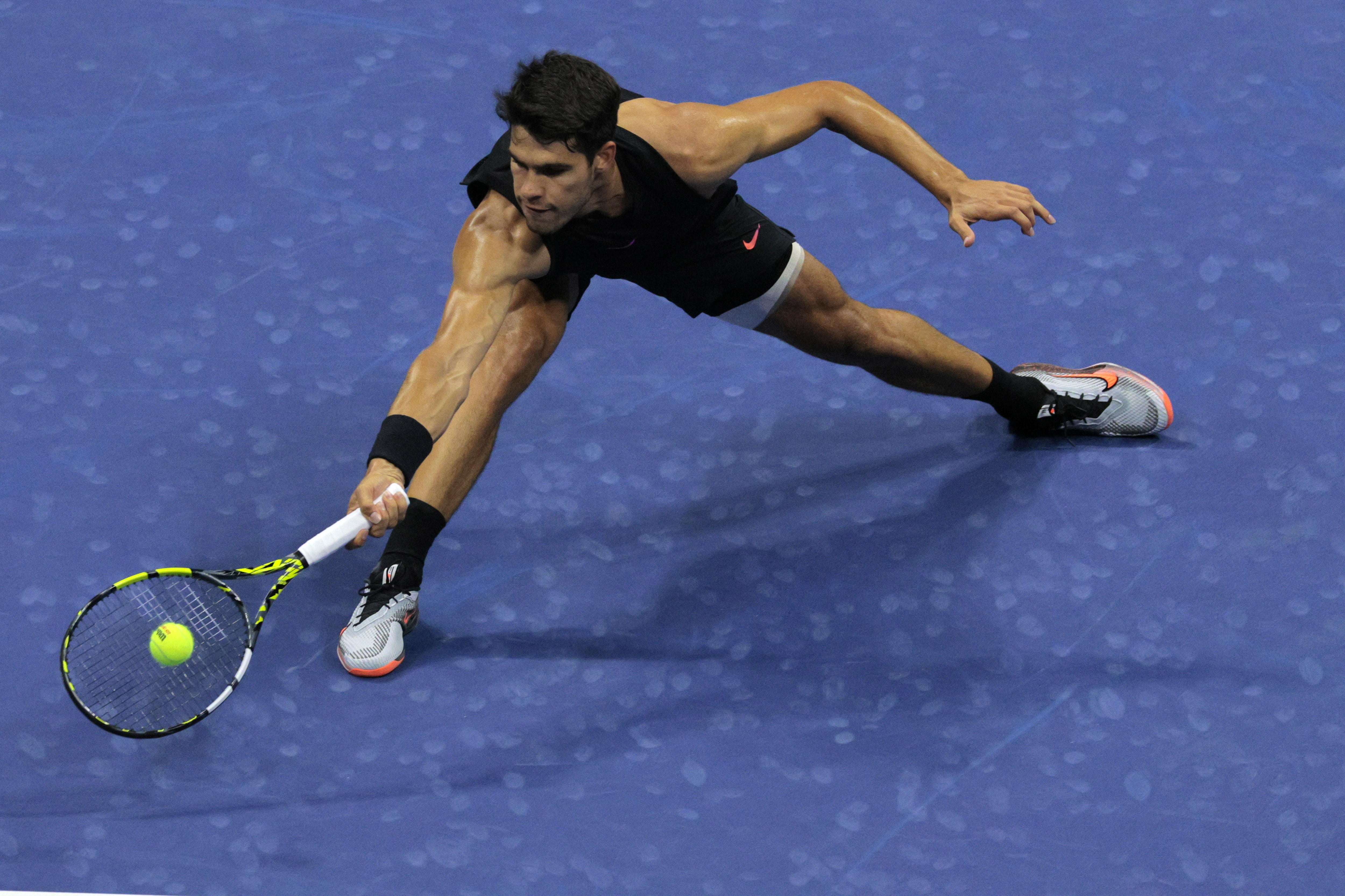 Carlos Alcaraz juega ante Li Tu en el US Open