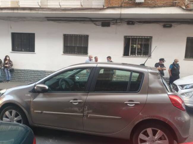 Pese a lo aparatoso del vuelco, el coche no sufrió muchos daños