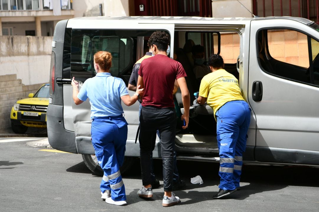 Cinco de los 15 menores repatriados en Ceuta a su país de origen solicitan el habeas corpus.