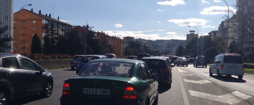 Atasco en la salida de A Coruña tras su cierre perimetral