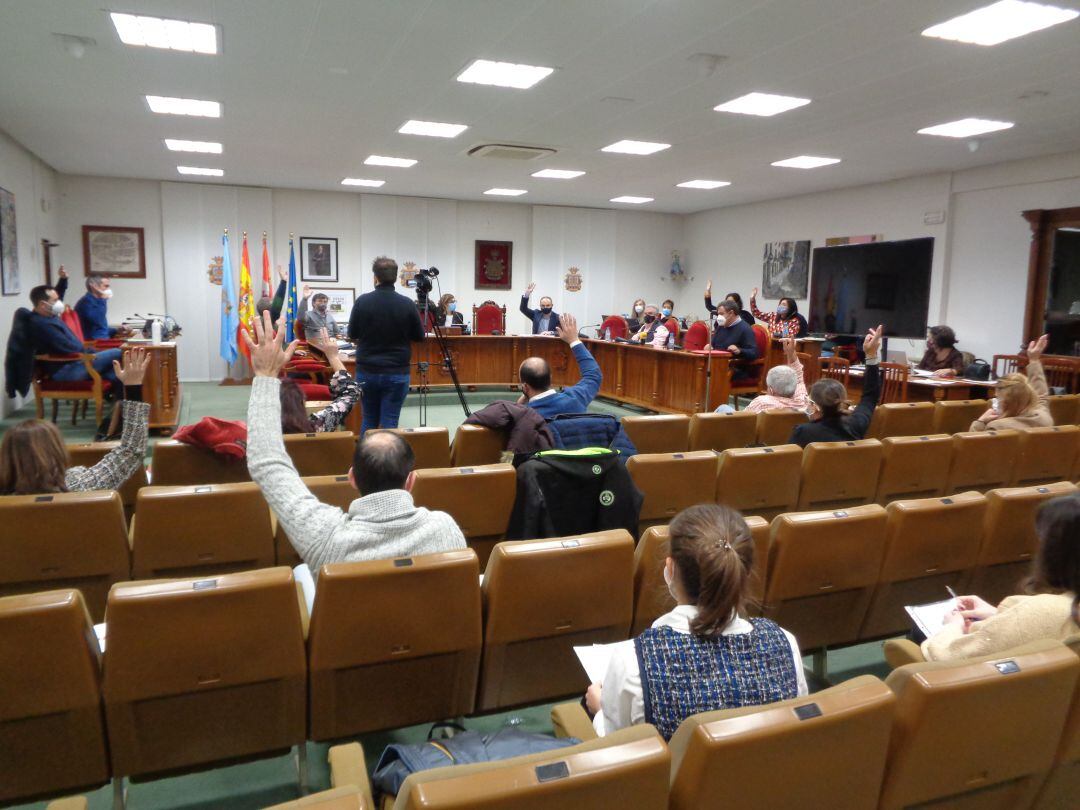 La corporación vota a favor de iniciar el expediente de sanción a Urbaser con la abstención del PSOE