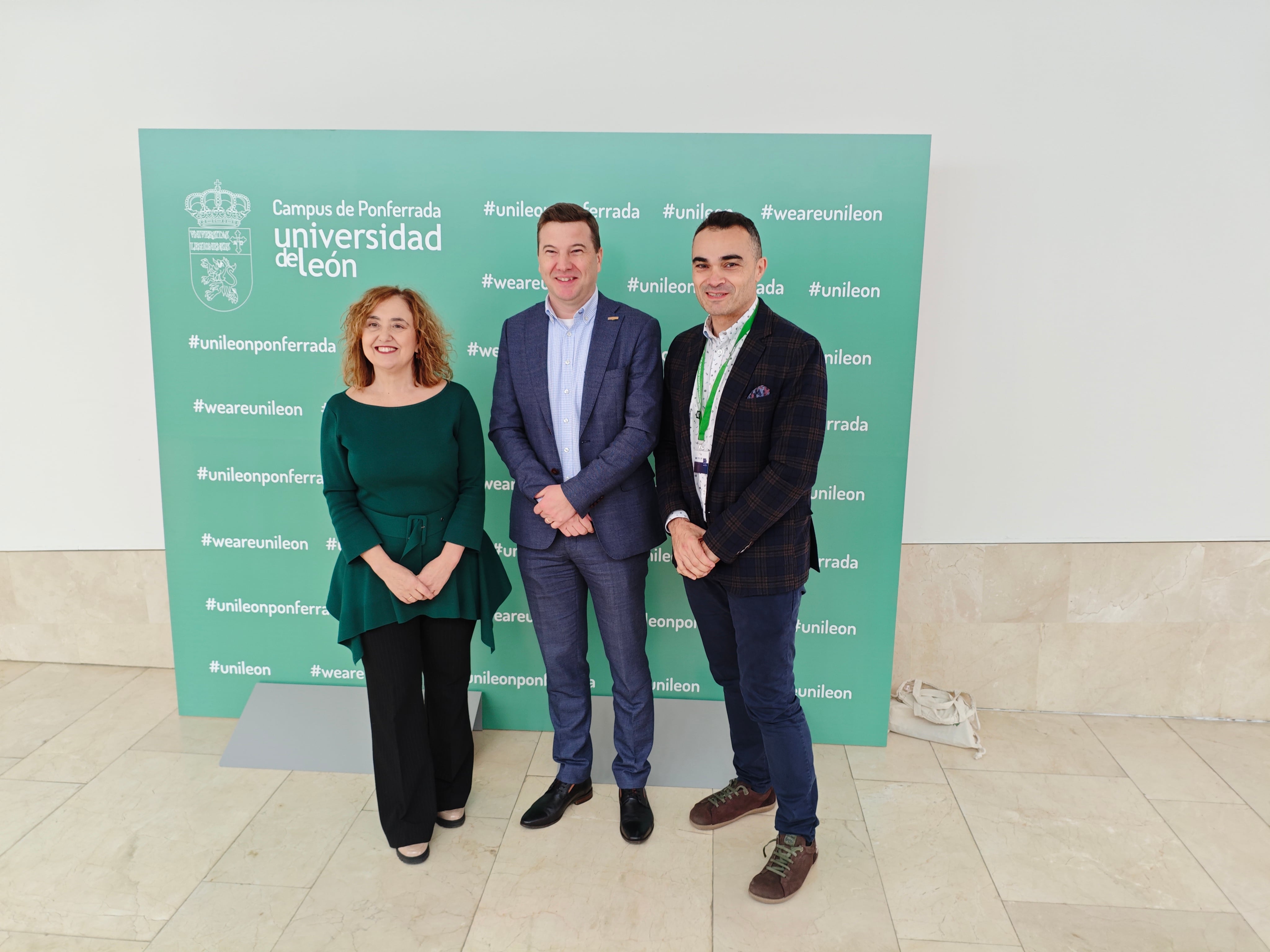 El rector de la Universidad de Hasslet junto a la vicerrectora Pilar Marqués  y el coordinador del programa Eureca-Pro, Roberto Baelo