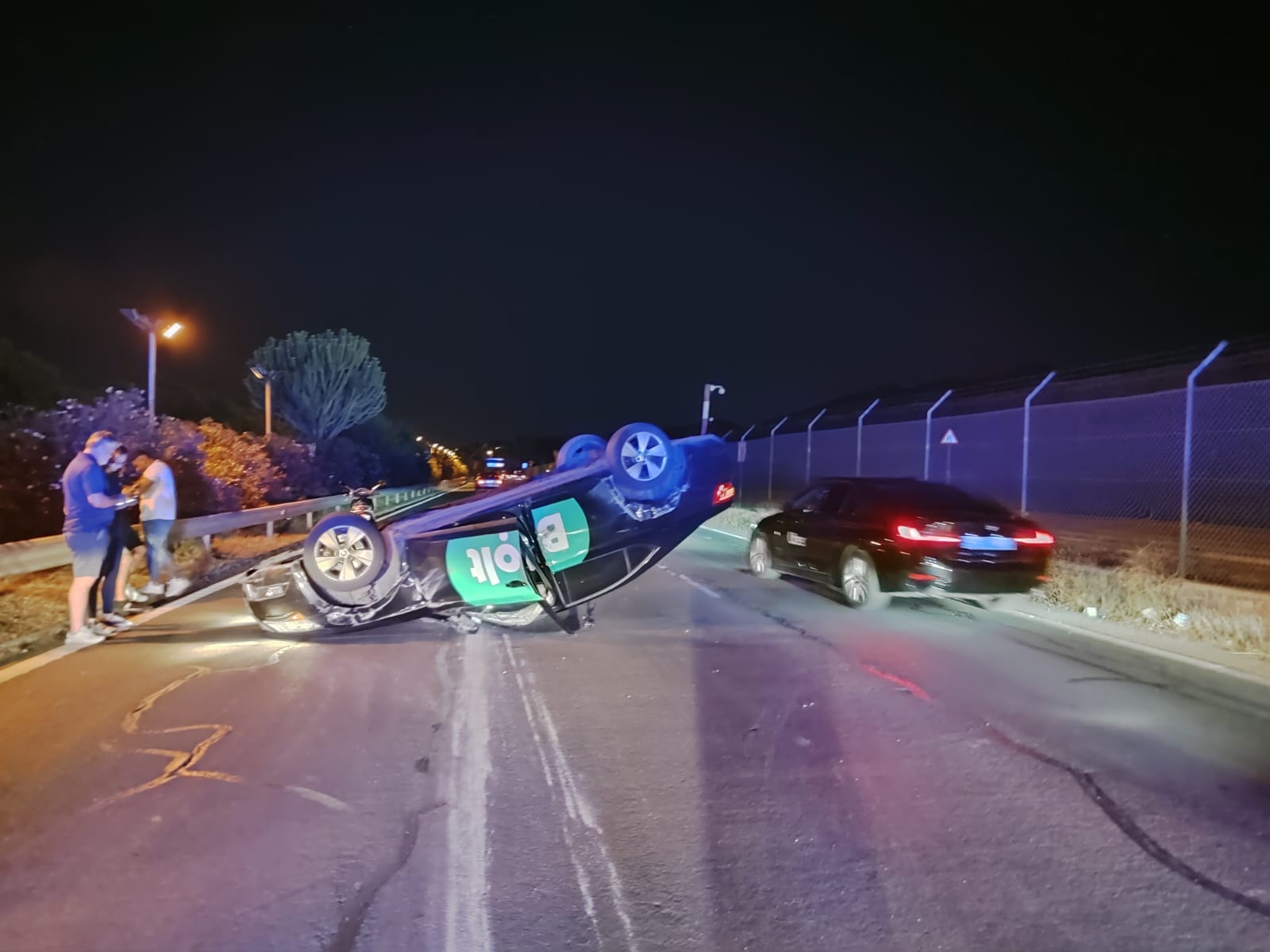 Un momento del siniestro que se ha producido esta madrugada en Málaga capital