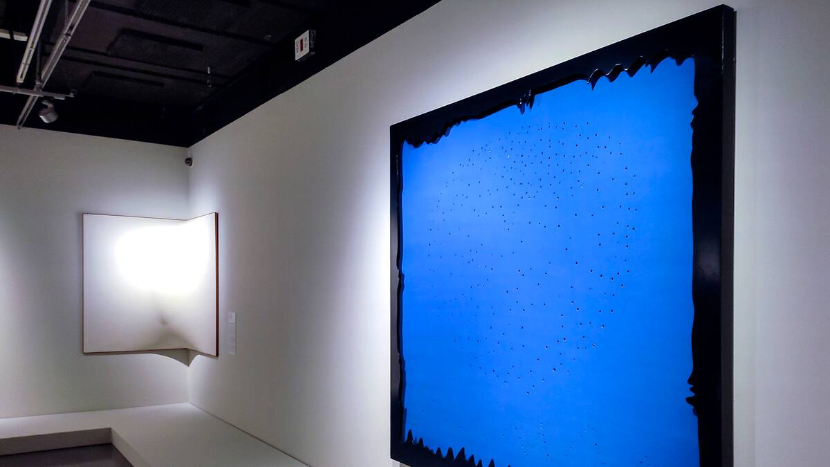 Culturaterapia. Lucio Fontana corta y perfora el Pompidou de Málaga