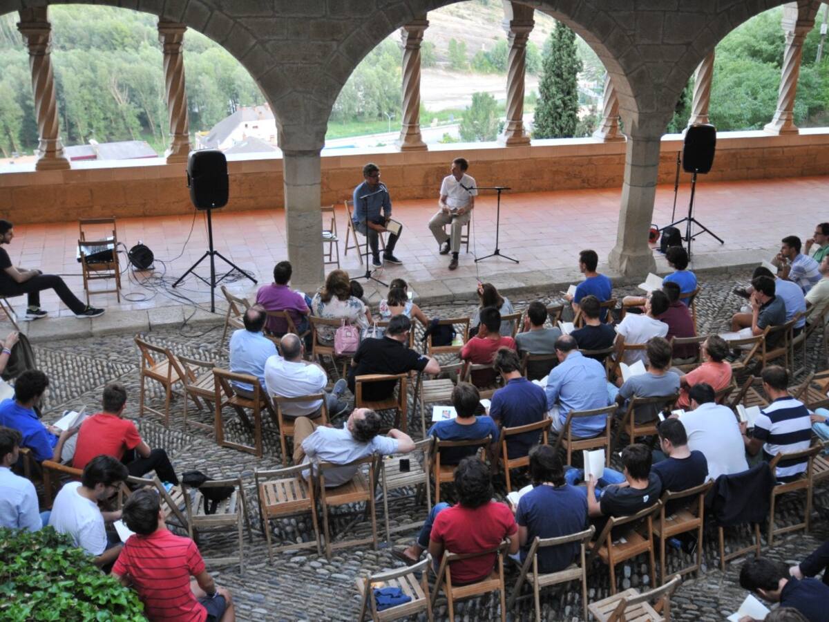 La poesía de Pablo Moreno Prieto sonó en el claustro de la Peña en Graus