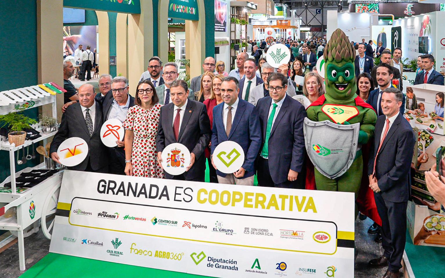 El ministro de Agricultura, Luis Planas, acompañando al sector en Fruit Atraction en Madrid