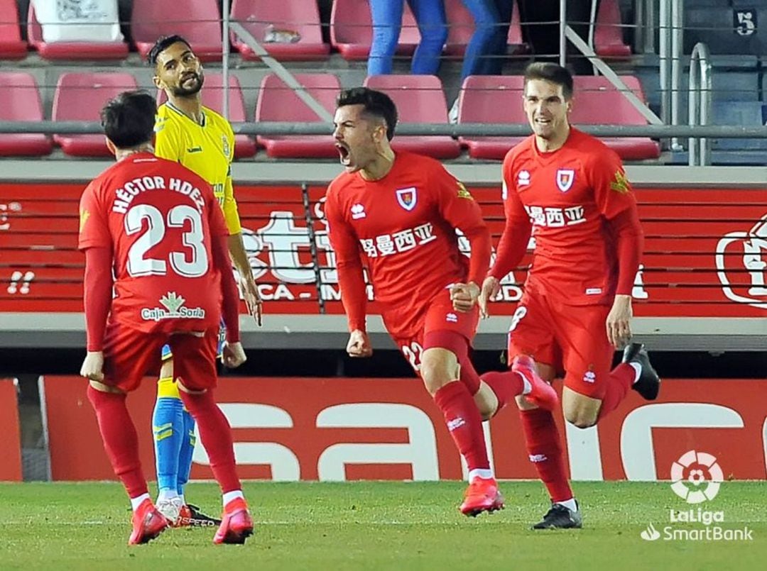 Curro Sánchez celebra con rabia el gol del empate.