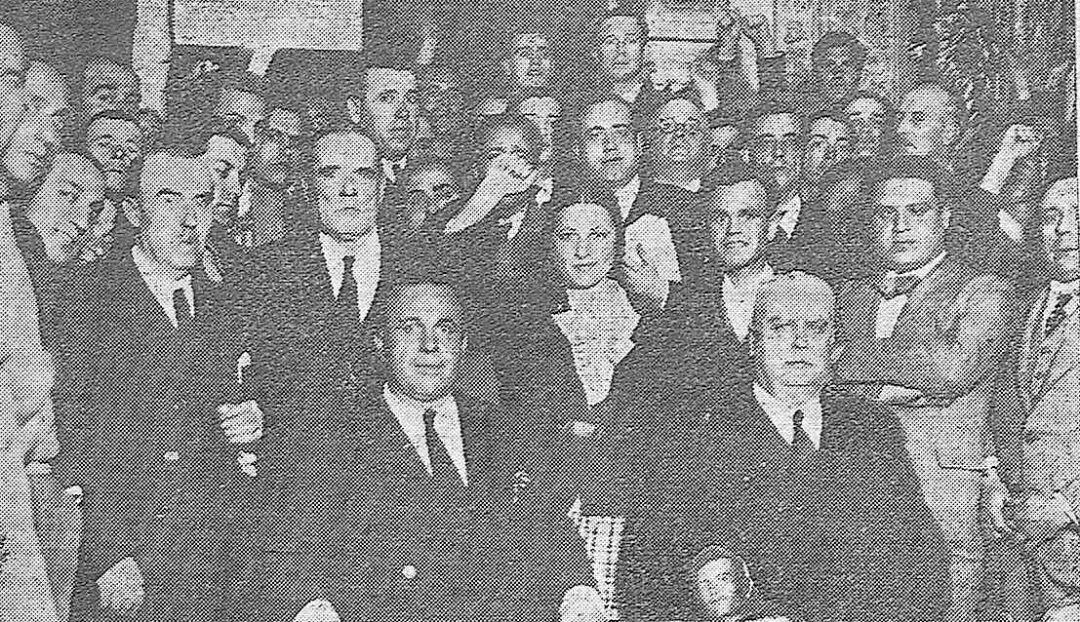 Portada del Diario Republicano La Voz, del 25 de Marzo de 1936 con miembros de la corporación local y provincial de Córdoba, entre ellos Sánchez Badajoz y Antonia Fernández Serván