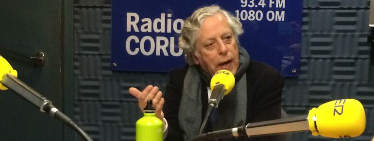 Miguel Ángel Aguilar en su visita a Radio Coruña