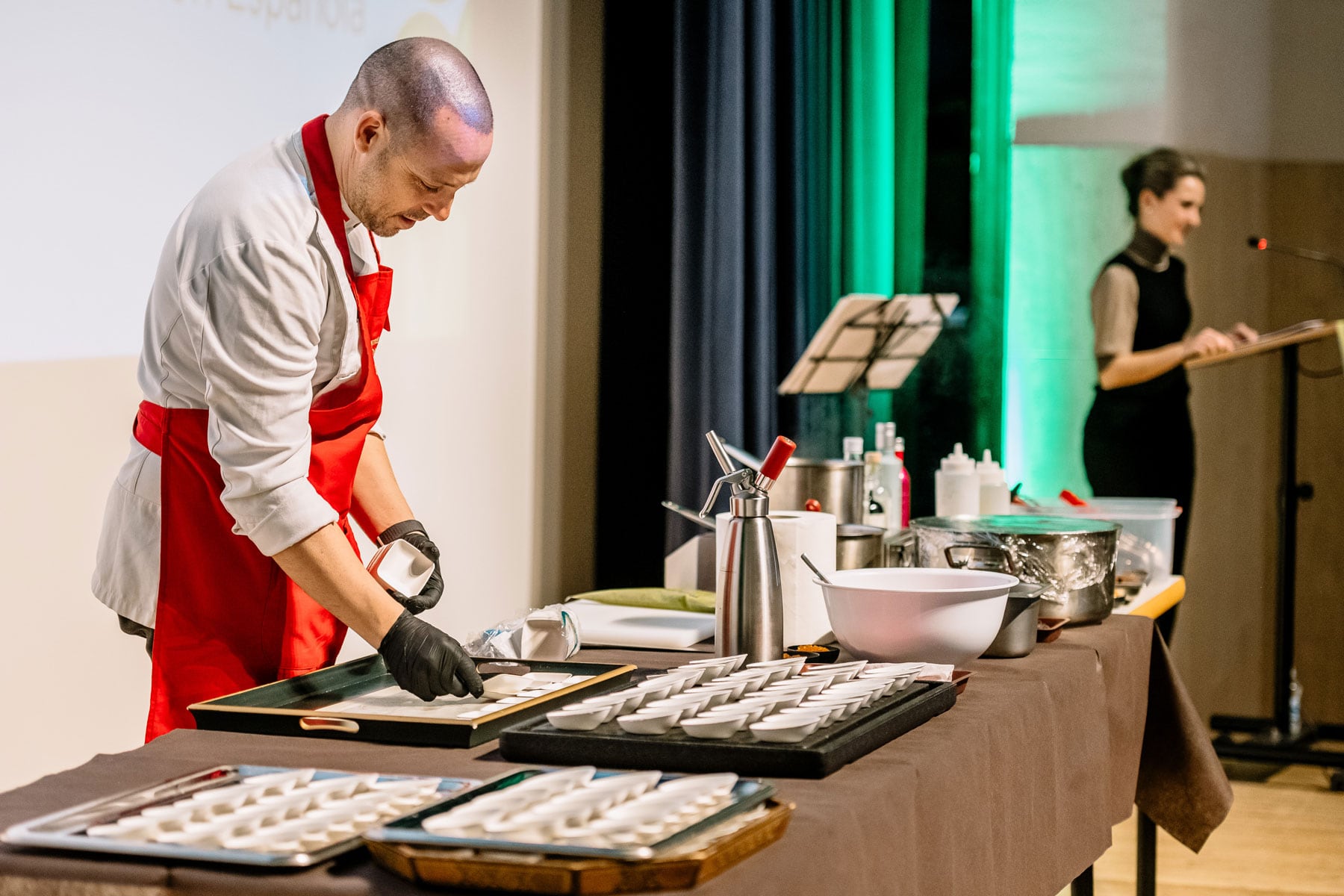 Un instante del showcooking de Dani García, el chef del aceite, Dani García