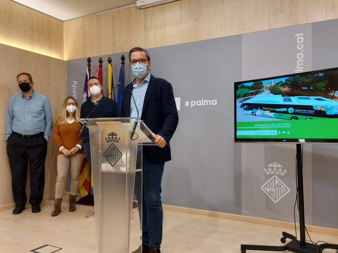 José Hila en la presentación de la nueva flota de autobuses de EMT Palma