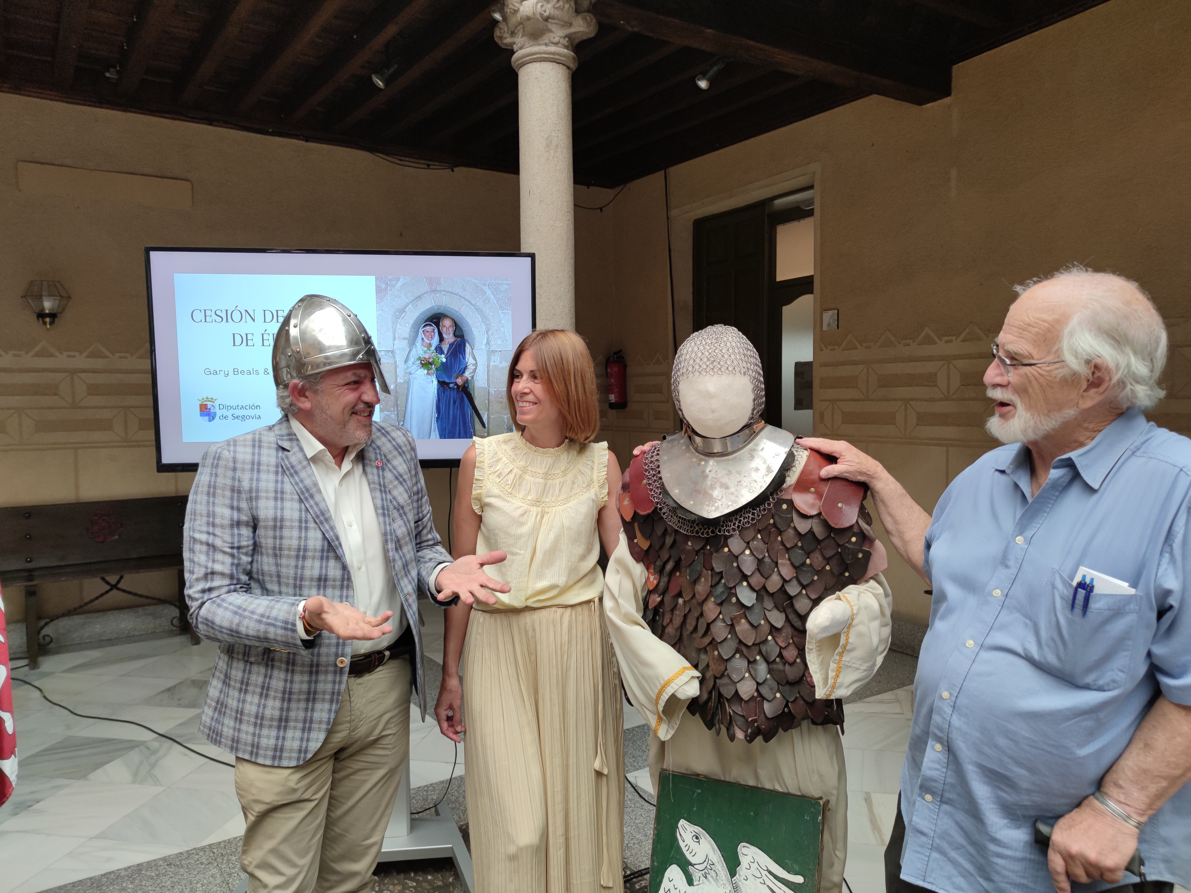 Cesión de trajes de época que ha tenido lugar en el Patio de Columnas del Palacio Provincial de Segovia