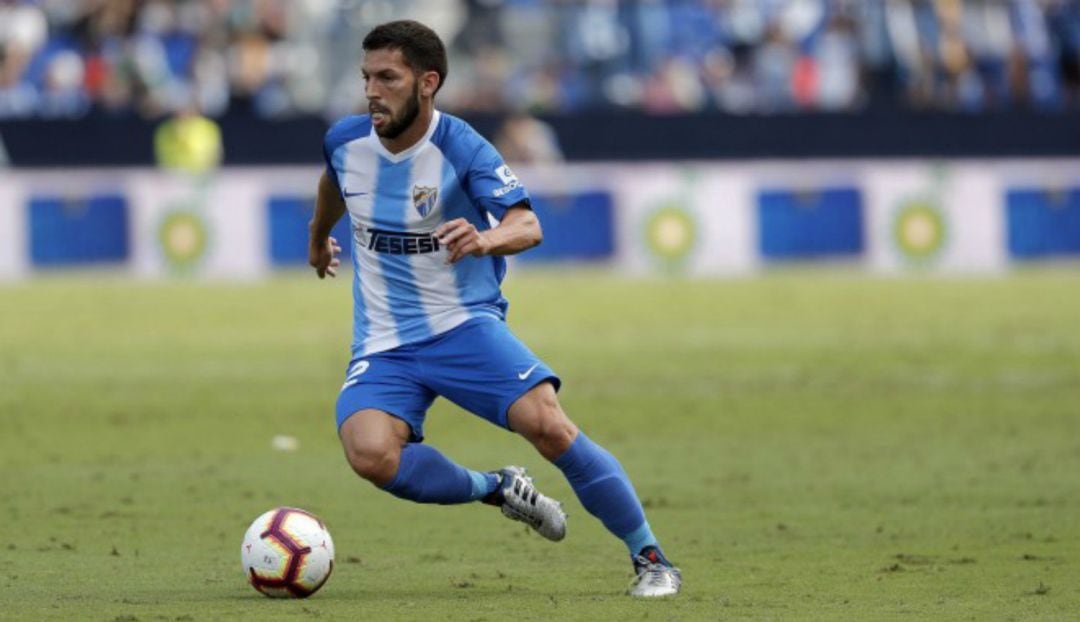 Dani Pacheco, conduciendo el balón en un partido