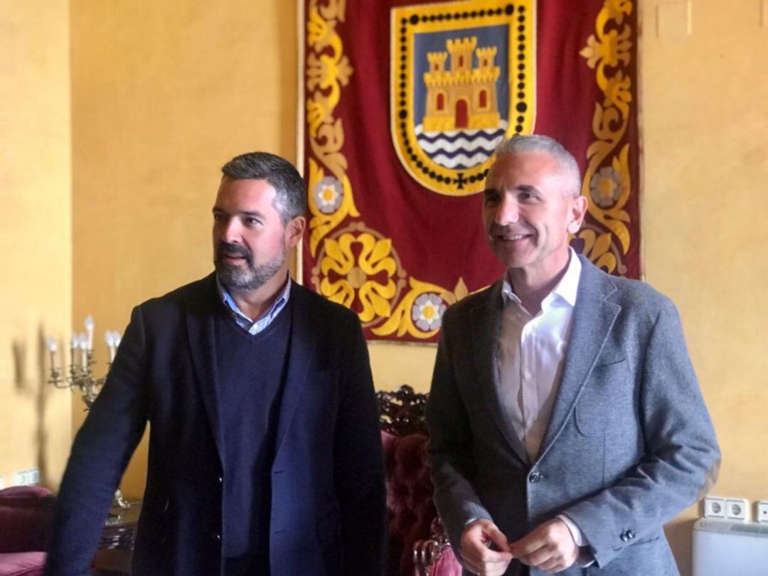 El consejero de cultura junto al alcalde de Rota