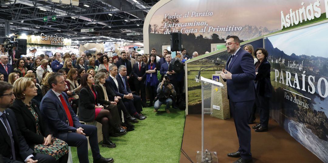 Adrián Barbón en un momento de su intervención en el Día de Asturias en Fitur