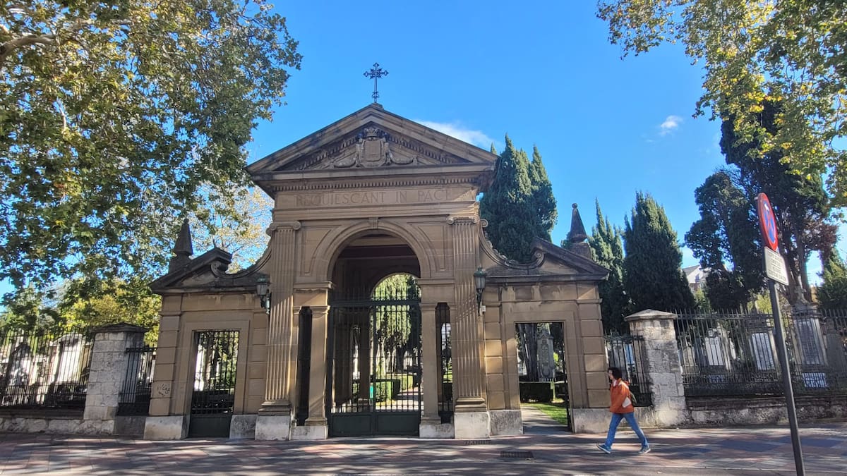 Visitamos la ciudad de los muertos, el cementerio de Santa Isabel